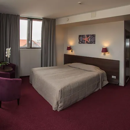 Old Mill מלון 3*