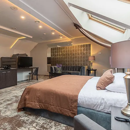 老磨坊酒店 3* 克莱佩达